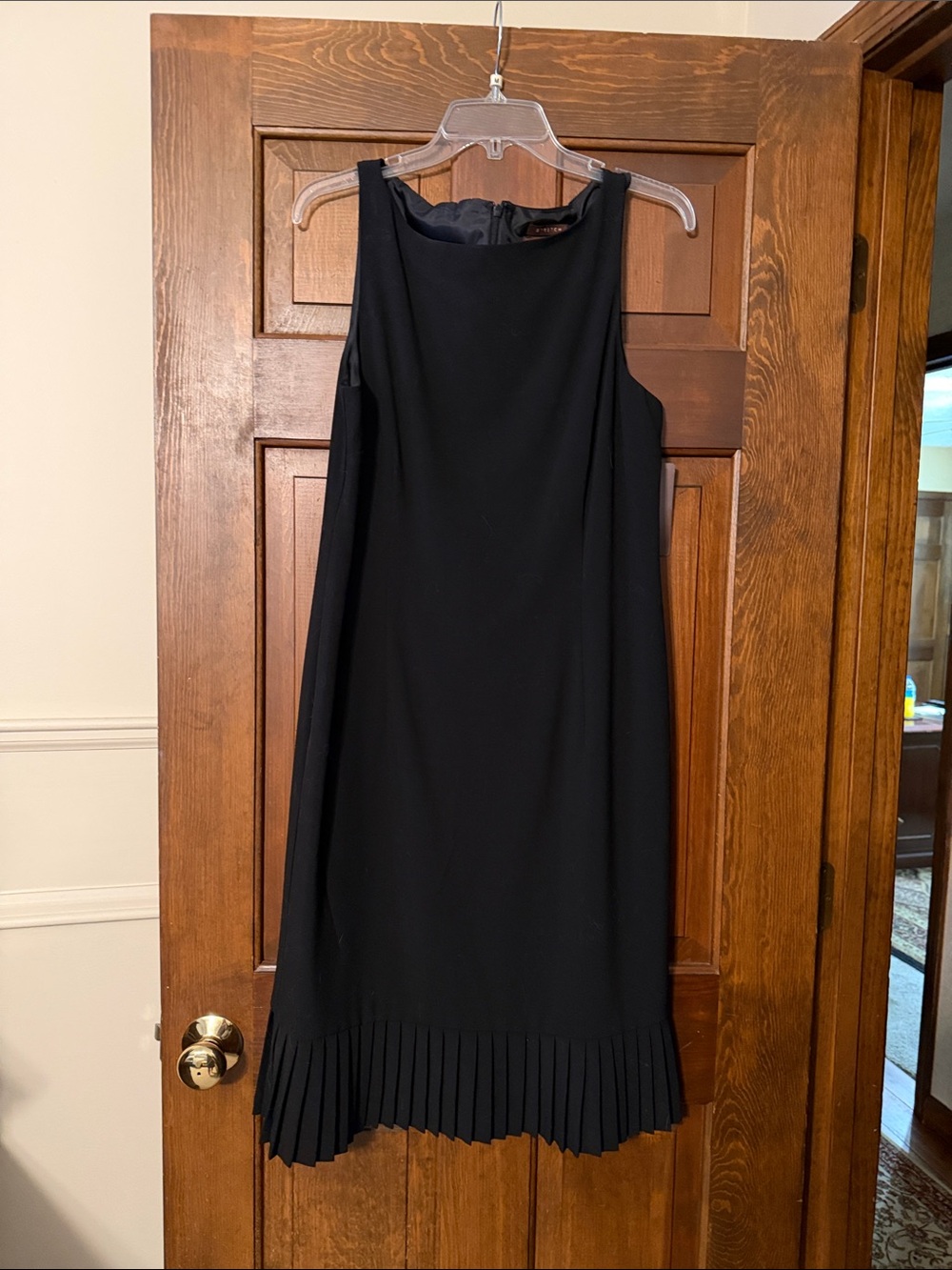 Bandolino Black Sleeveless Midi Dress with Pleated Hem